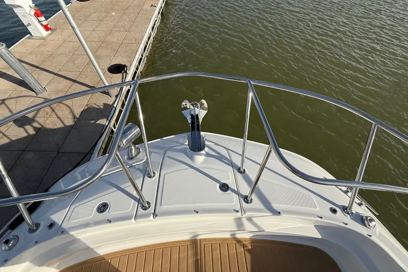 Slide: The Image of Sea Ray Sundancer 320 2026 - 28