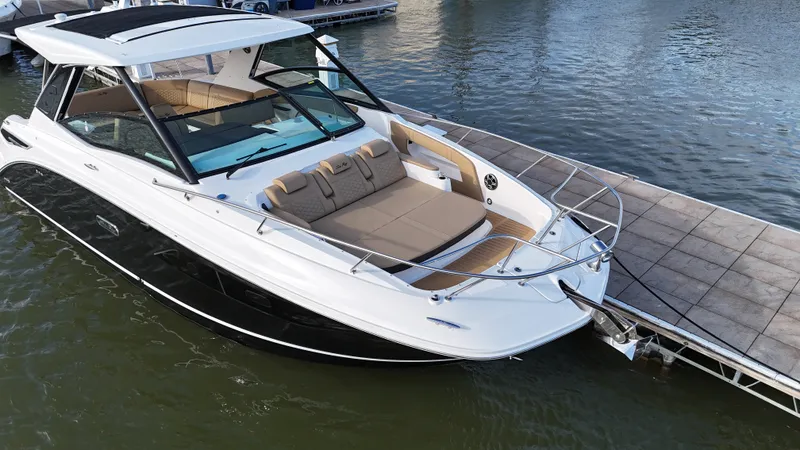 Slide: The Image of Sea Ray Sundancer 320 2026 - 3