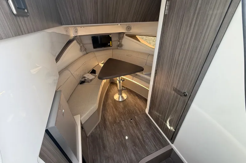 Slide: The Image of Sea Ray Sundancer 320 2026 - 32