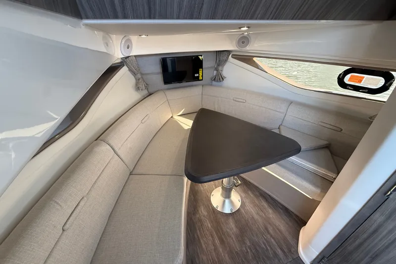 Slide: The Image of Sea Ray Sundancer 320 2026 - 33