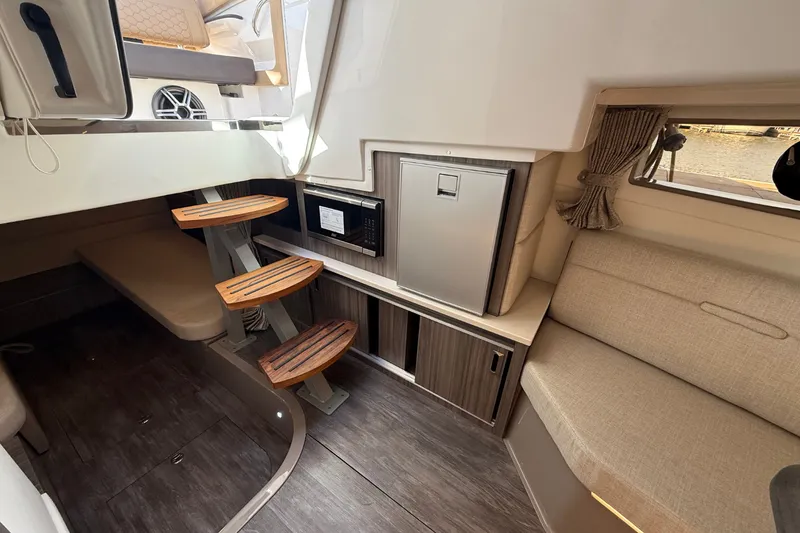 Slide: The Image of Sea Ray Sundancer 320 2026 - 35
