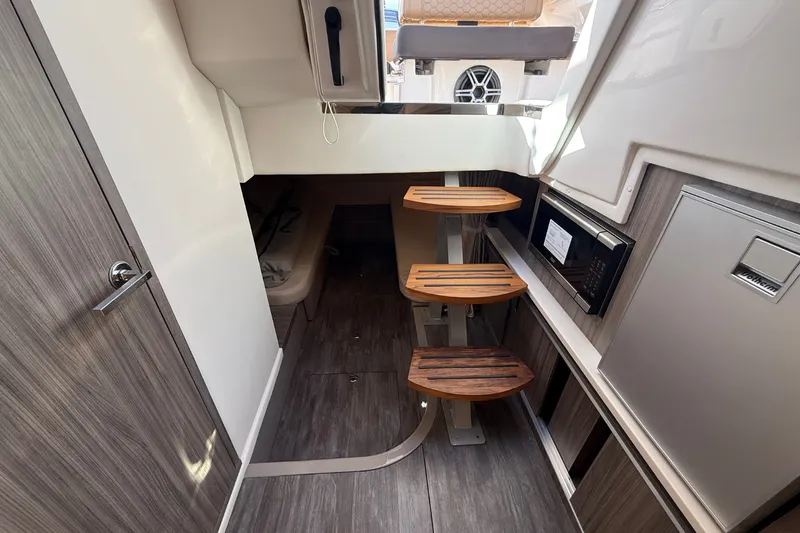 Slide: The Image of Sea Ray Sundancer 320 2026 - 36