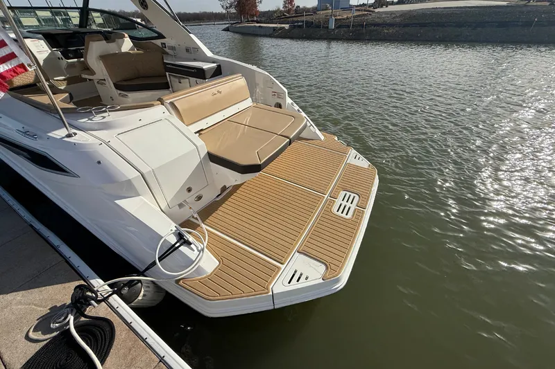 Slide: The Image of Sea Ray Sundancer 320 2026 - 4