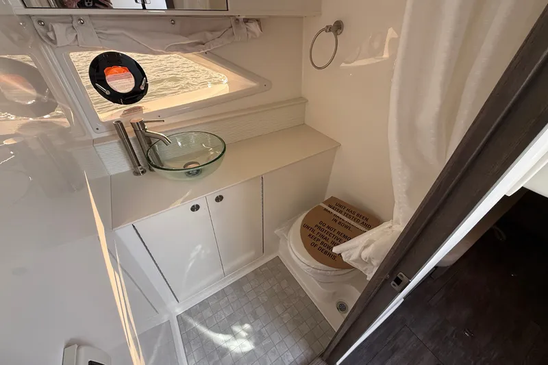 Slide: The Image of Sea Ray Sundancer 320 2026 - 40