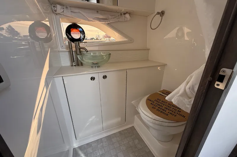 Slide: The Image of Sea Ray Sundancer 320 2026 - 41