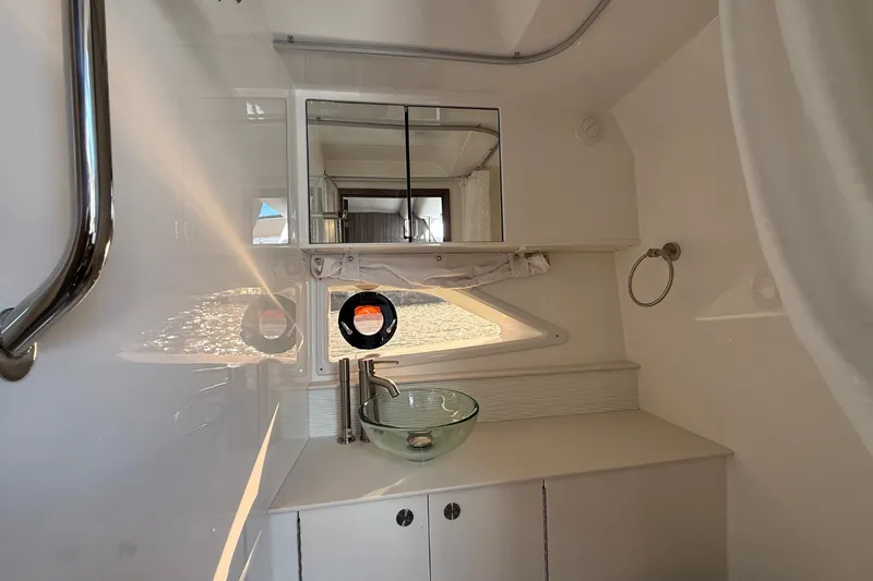 Slide: The Image of Sea Ray Sundancer 320 2026 - 42