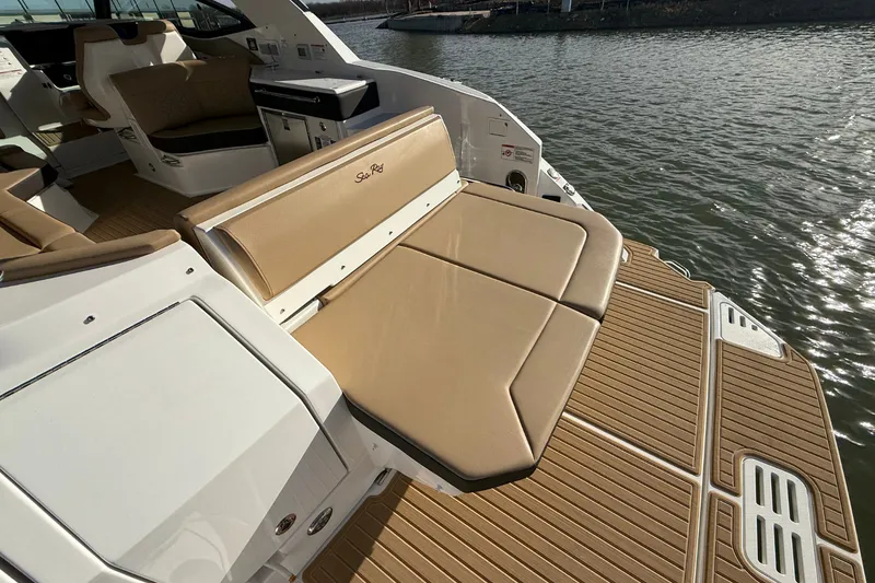 Slide: The Image of Sea Ray Sundancer 320 2026 - 5