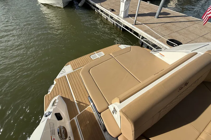 Slide: The Image of Sea Ray Sundancer 320 2026 - 6
