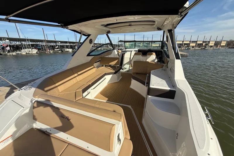 Slide: The Image of Sea Ray Sundancer 320 2026 - 8