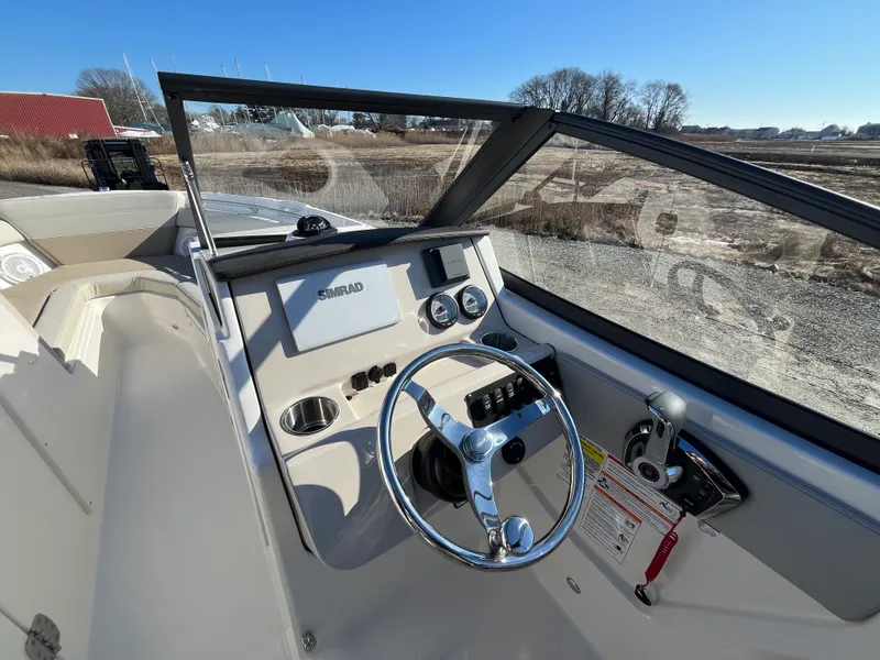 Slide: The Image of Boston Whaler 210 Vantage 2026 - 12