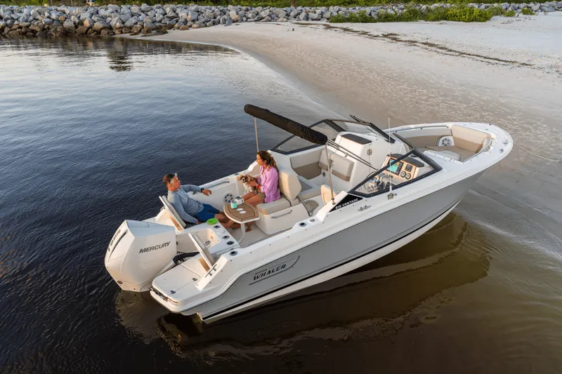 Slide: The Image of Boston Whaler 210 Vantage 2026 - 5