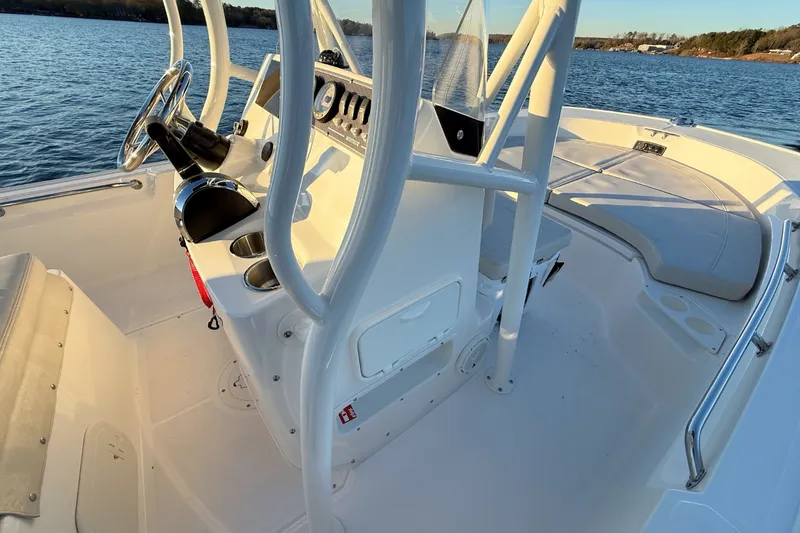 Slide: The Image of Boston Whaler 190 Montauk 2026 - 11