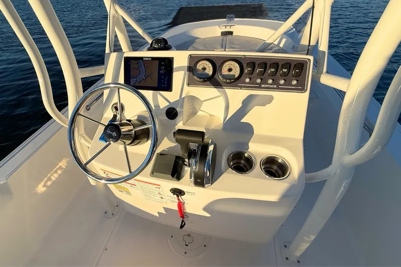 Slide: The Image of Boston Whaler 190 Montauk 2026 - 13