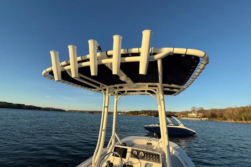 Slide: The Image of Boston Whaler 190 Montauk 2026 - 15