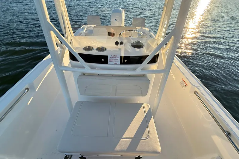 Slide: The Image of Boston Whaler 190 Montauk 2026 - 19