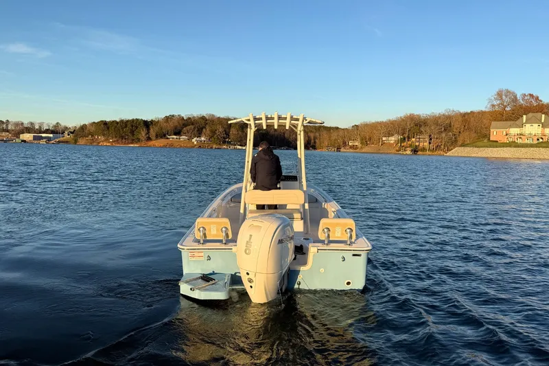 Slide: The Image of Boston Whaler 190 Montauk 2026 - 2