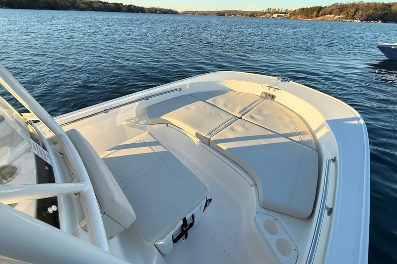 Slide: The Image of Boston Whaler 190 Montauk 2026 - 23