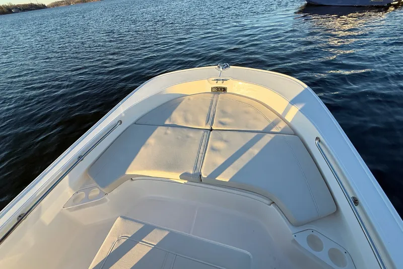 Slide: The Image of Boston Whaler 190 Montauk 2026 - 24