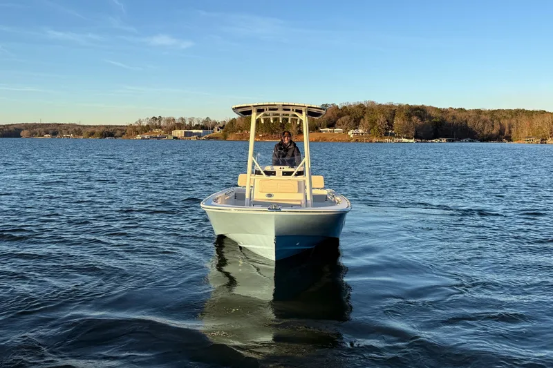 Slide: The Image of Boston Whaler 190 Montauk 2026 - 6