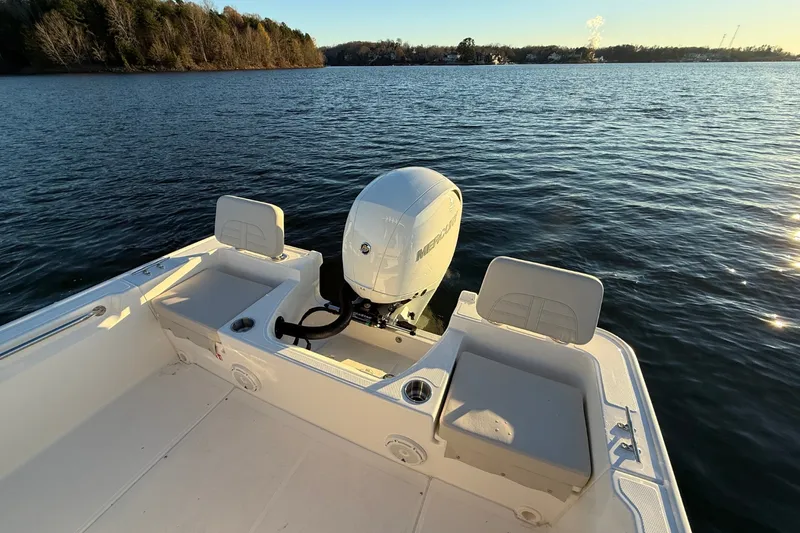 Slide: The Image of Boston Whaler 190 Montauk 2026 - 8