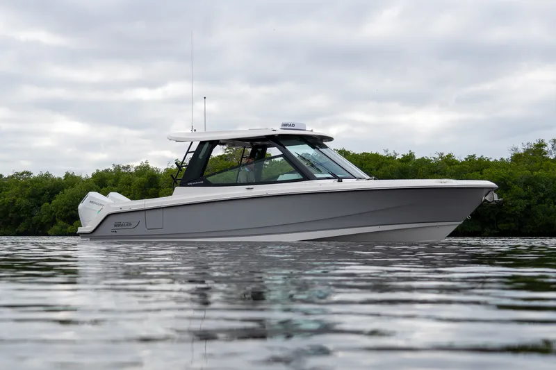 The Image of Boston Whaler 330 Vantage 2026 - 0