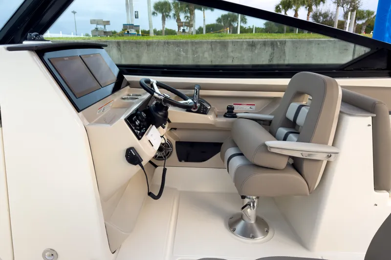 Slide: The Image of Boston Whaler 330 Vantage 2026 - 11