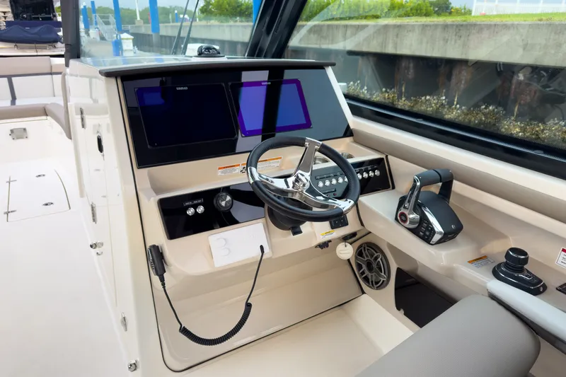 Slide: The Image of Boston Whaler 330 Vantage 2026 - 12