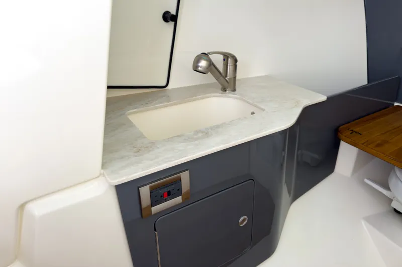 Slide: The Image of Boston Whaler 330 Vantage 2026 - 16