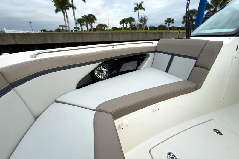 Slide: The Image of Boston Whaler 330 Vantage 2026 - 21