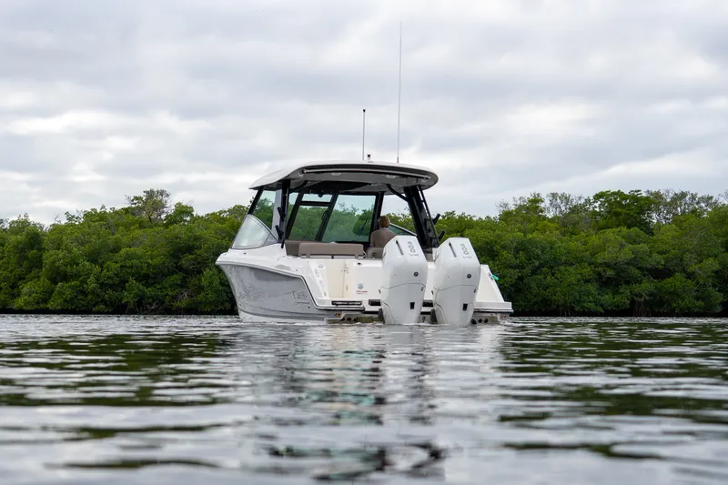 Slide: The Image of Boston Whaler 330 Vantage 2026 - 26