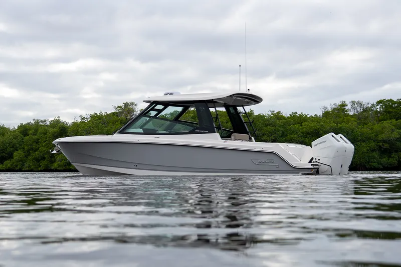 Slide: The Image of Boston Whaler 330 Vantage 2026 - 28