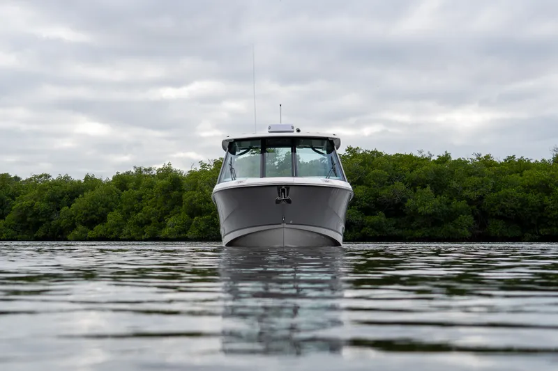 Slide: The Image of Boston Whaler 330 Vantage 2026 - 32
