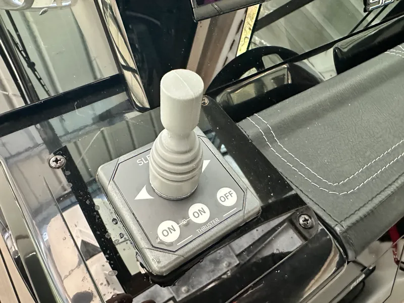 Slide: The Image of Sea Ray 260 SLX OB 2024 - 10