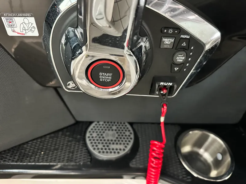 Slide: The Image of Sea Ray 260 SLX OB 2024 - 11