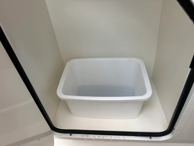 Slide: The Image of Sea Ray 260 SLX OB 2024 - 21