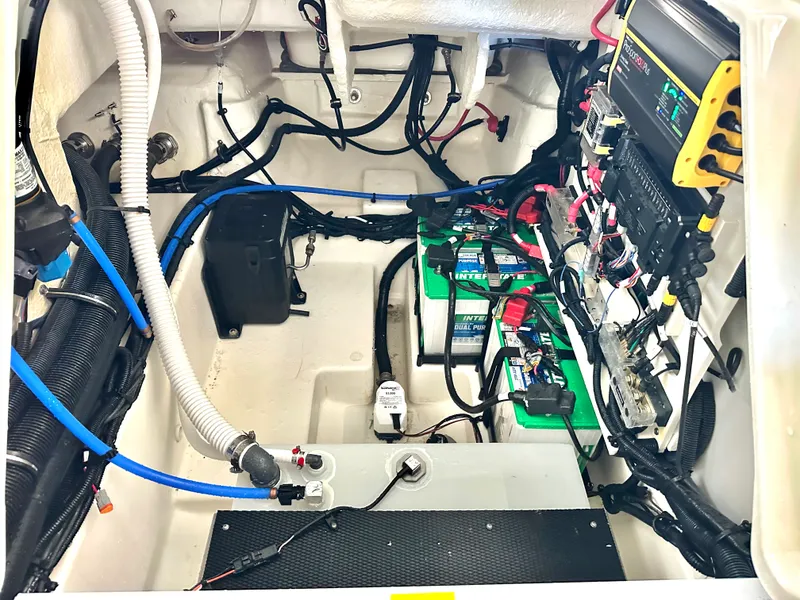 Slide: The Image of Sea Ray 260 SLX OB 2024 - 25