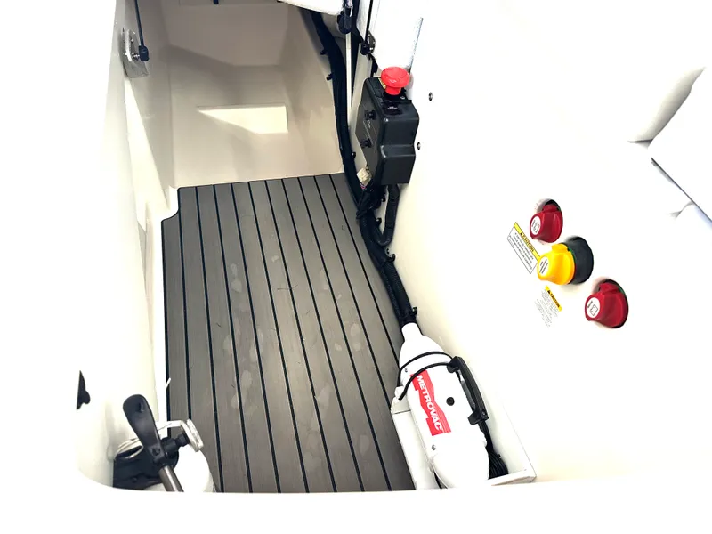 Slide: The Image of Sea Ray 260 SLX OB 2024 - 28