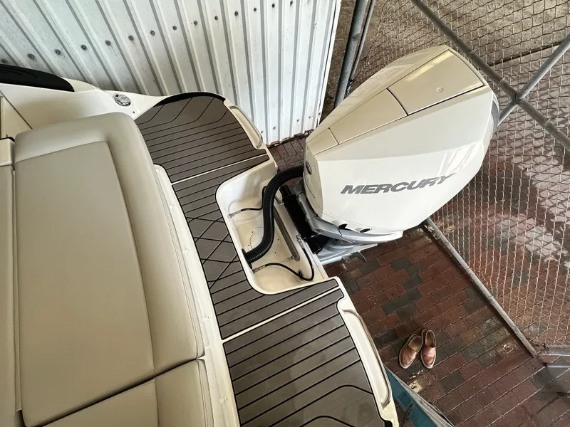 Slide: The Image of Sea Ray 260 SLX OB 2024 - 8