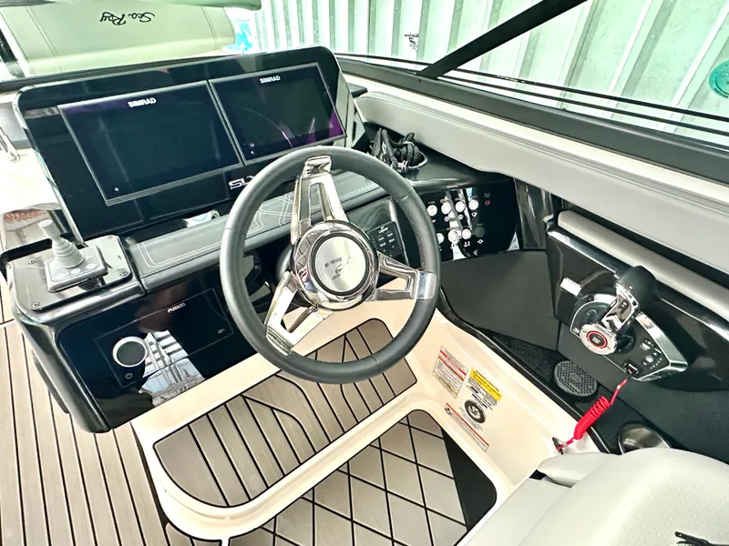 Slide: The Image of Sea Ray 260 SLX OB 2024 - 9