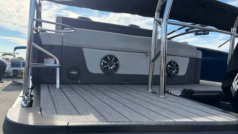 Slide: The Image of Harris Sunliner 230 2026 - 14