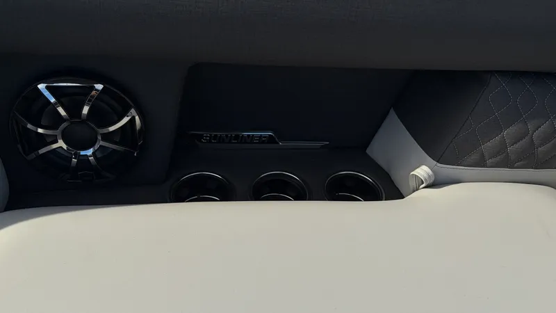 Slide: The Image of Harris Sunliner 230 2026 - 22