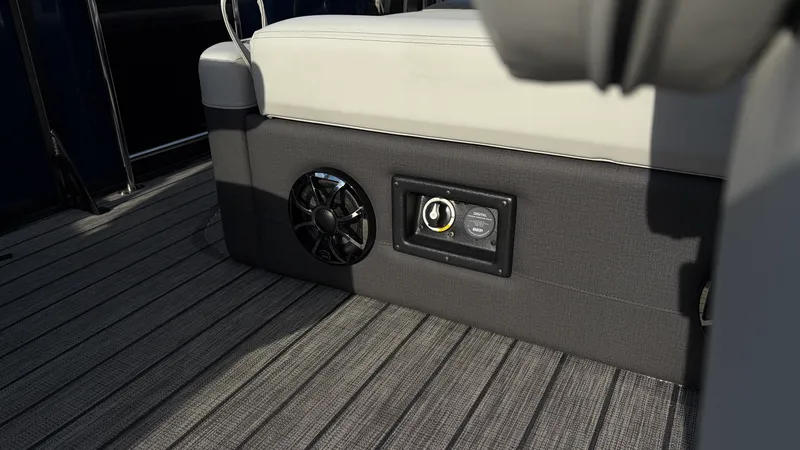 Slide: The Image of Harris Sunliner 230 2026 - 32