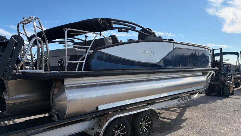 Slide: The Image of Harris Sunliner 230 2026 - 8