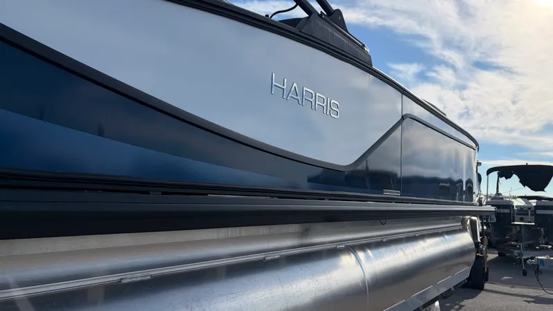 Slide: The Image of Harris Sunliner 230 2026 - 9