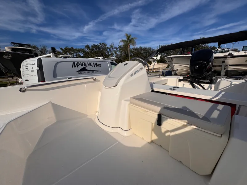Slide: The Image of Boston Whaler 160 Super Sport 2026 - 11