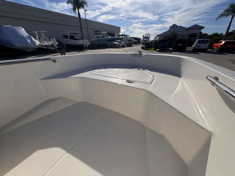 Slide: The Image of Boston Whaler 160 Super Sport 2026 - 8