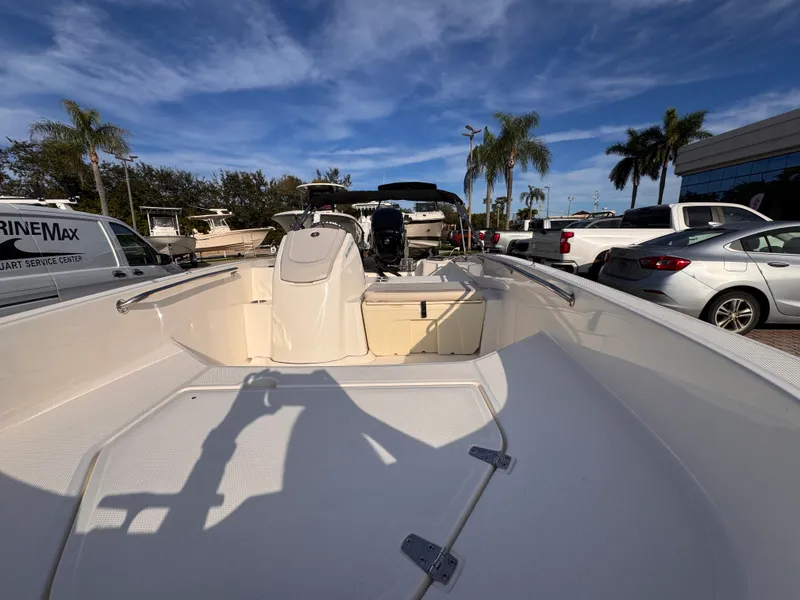 Slide: The Image of Boston Whaler 160 Super Sport 2026 - 9