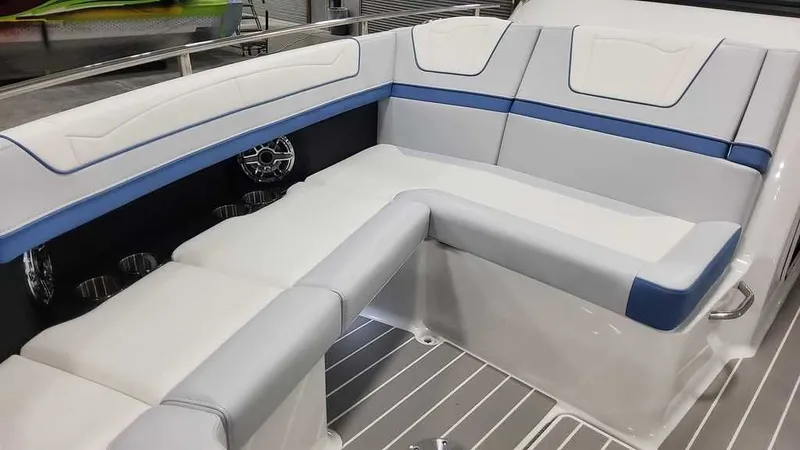 Slide: The Image of Formula 350 Crossover Bowrider 2024 - 28