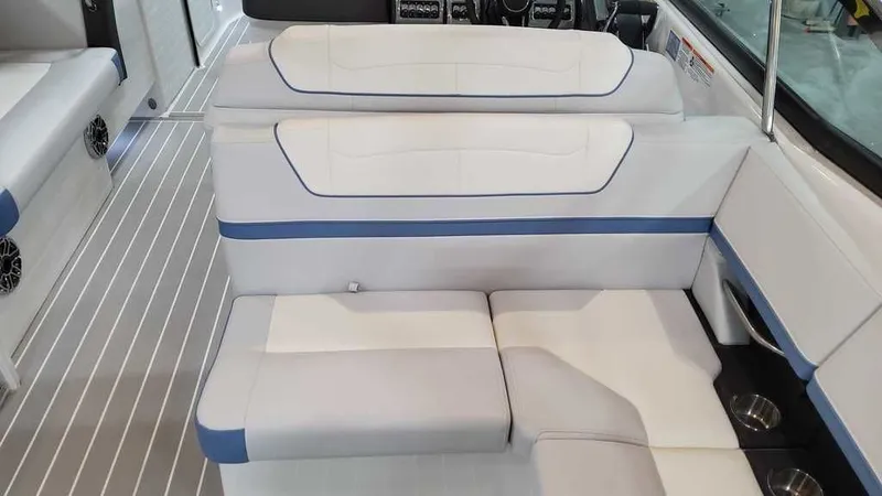 Slide: The Image of Formula 350 Crossover Bowrider 2024 - 18