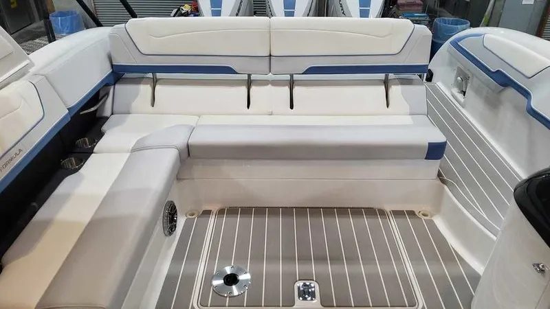 Slide: The Image of Formula 350 Crossover Bowrider 2024 - 16
